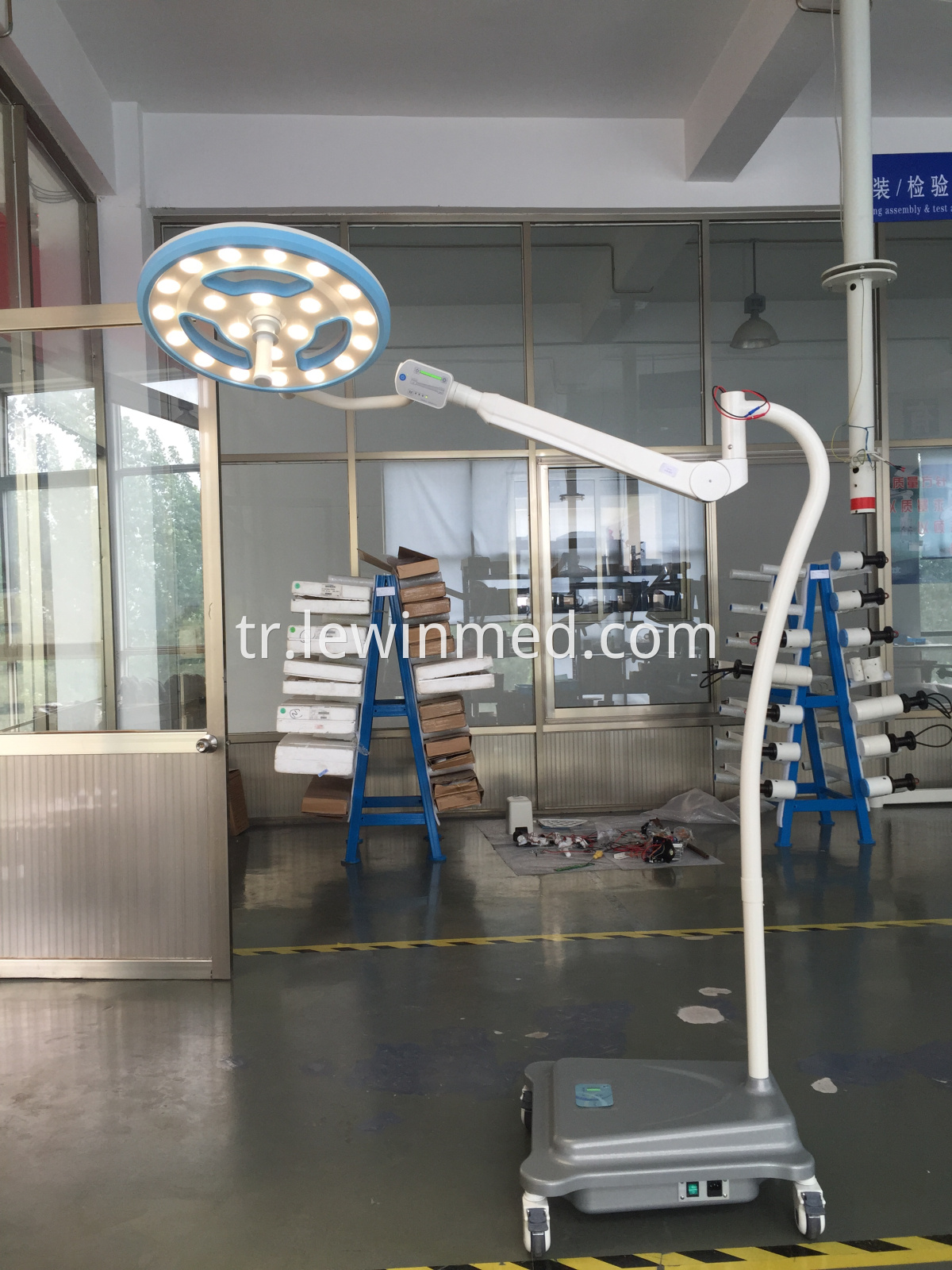 Floor type hollow lamp